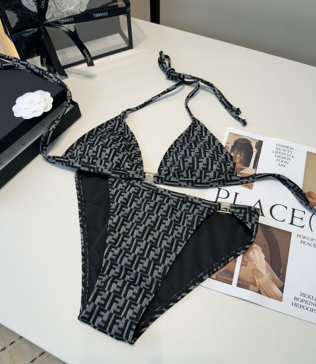 芬迪泳衣，时尚潮人必备！实物超级好看！海边度假拍照超级好！SML