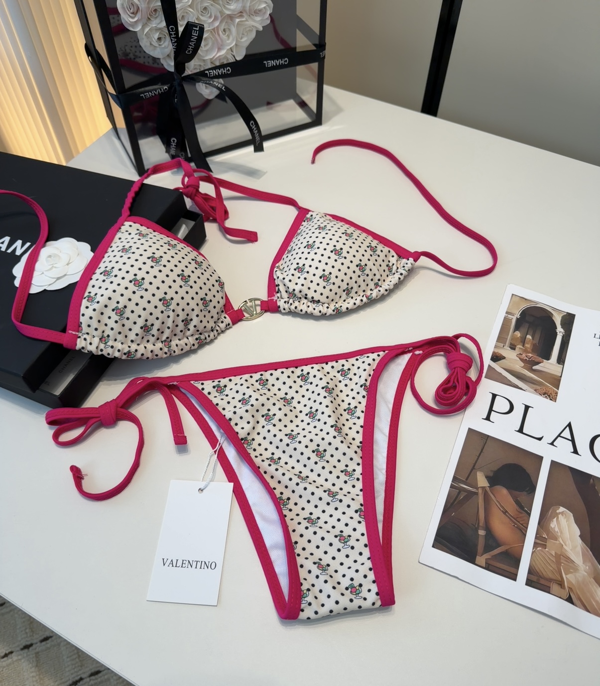 华伦天奴泳衣，时尚潮人必备！实物超级好看！海边度假拍照超级好！SML