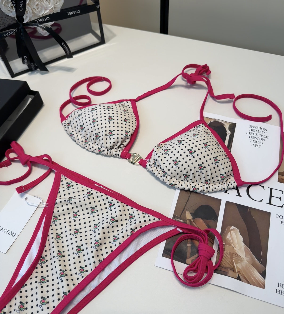 华伦天奴泳衣，时尚潮人必备！实物超级好看！海边度假拍照超级好！SML