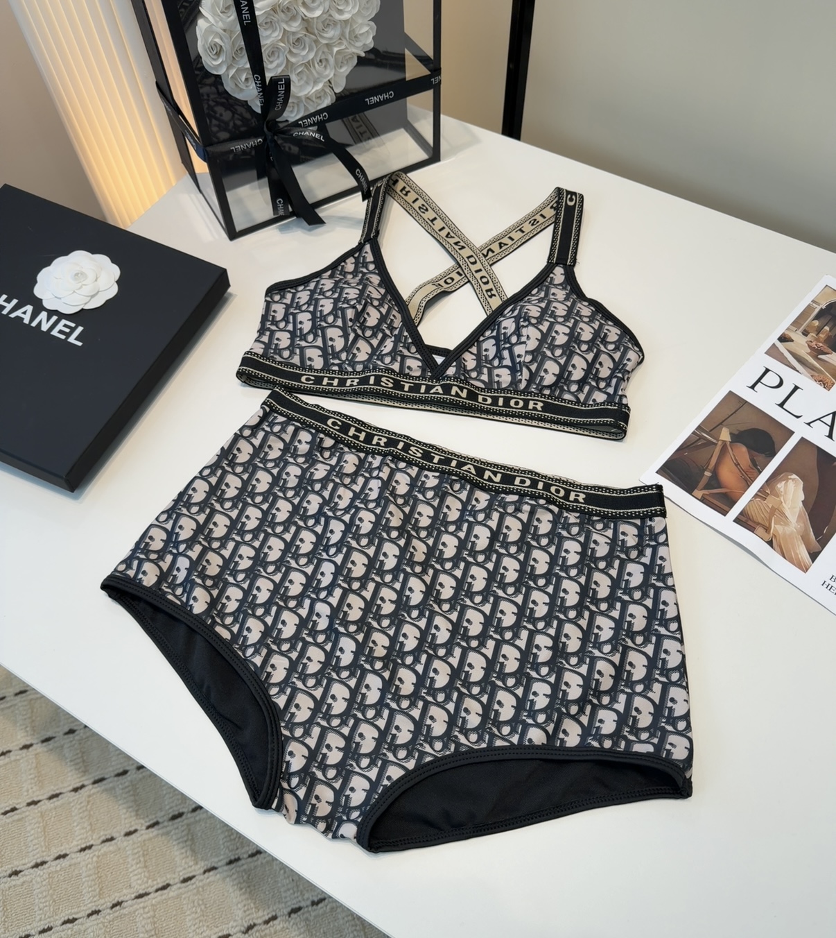 NO:754380,Dior swimsuit, the upper body is slim and beautiful!  Wear very fashionable SML swimsuit, swim trunks, bikini, swimsuit, swimming trunks, bikini, dior, swimsuits, bikinis19860909迪奥泳衣,上身显瘦而且好看！穿着很洋气SML泳衣泳裤比基尼,泳衣，泳裤，比基尼,dior,swimsuits,bikinis,accessory