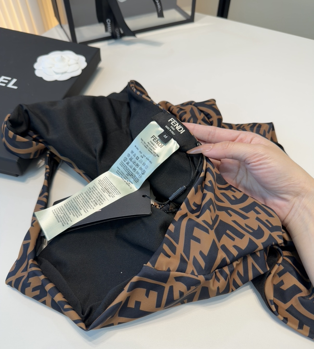 芬迪泳衣，上身显瘦而且好看！穿着很洋气😍SML