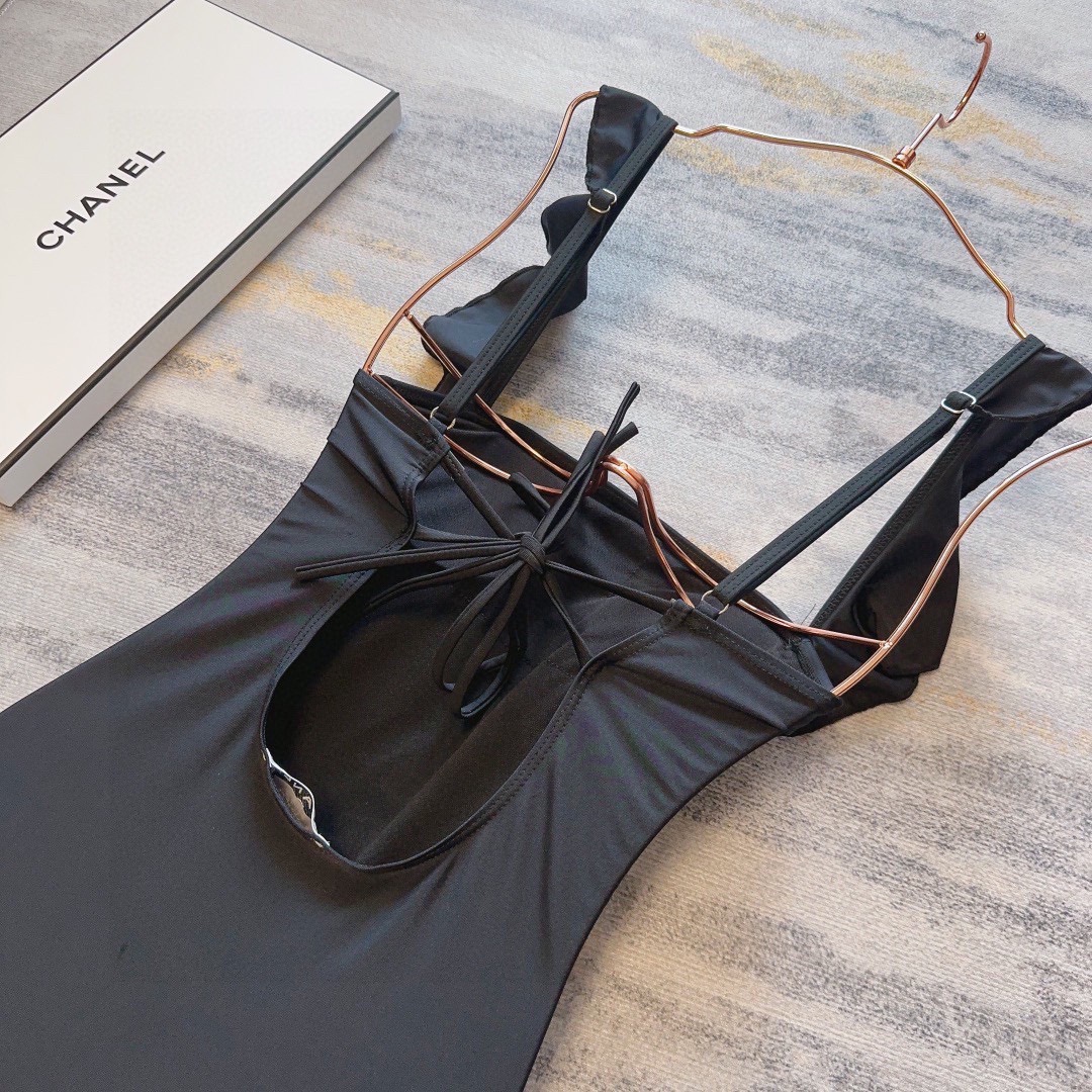 香奈儿泳衣，时尚潮人必备！实物超级好看！海边度假拍照超级好！SML