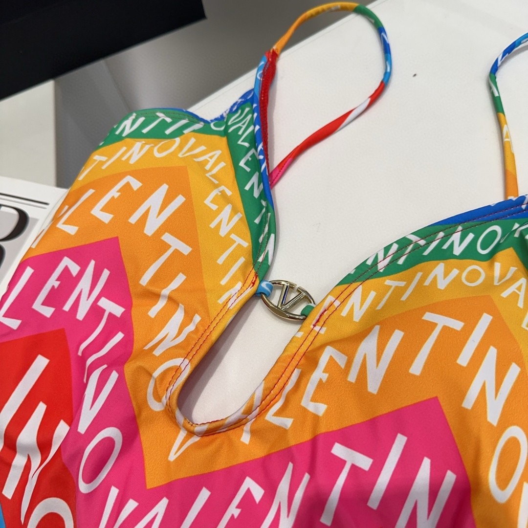 华伦天奴泳衣，上身显瘦而且好看！穿着很洋气😍SML