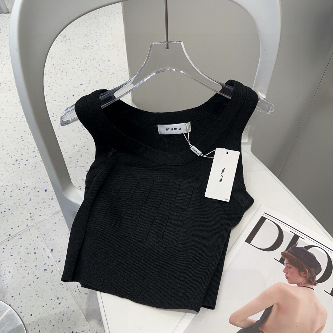 miumiu背心，搭外套单穿超🔥爆均码