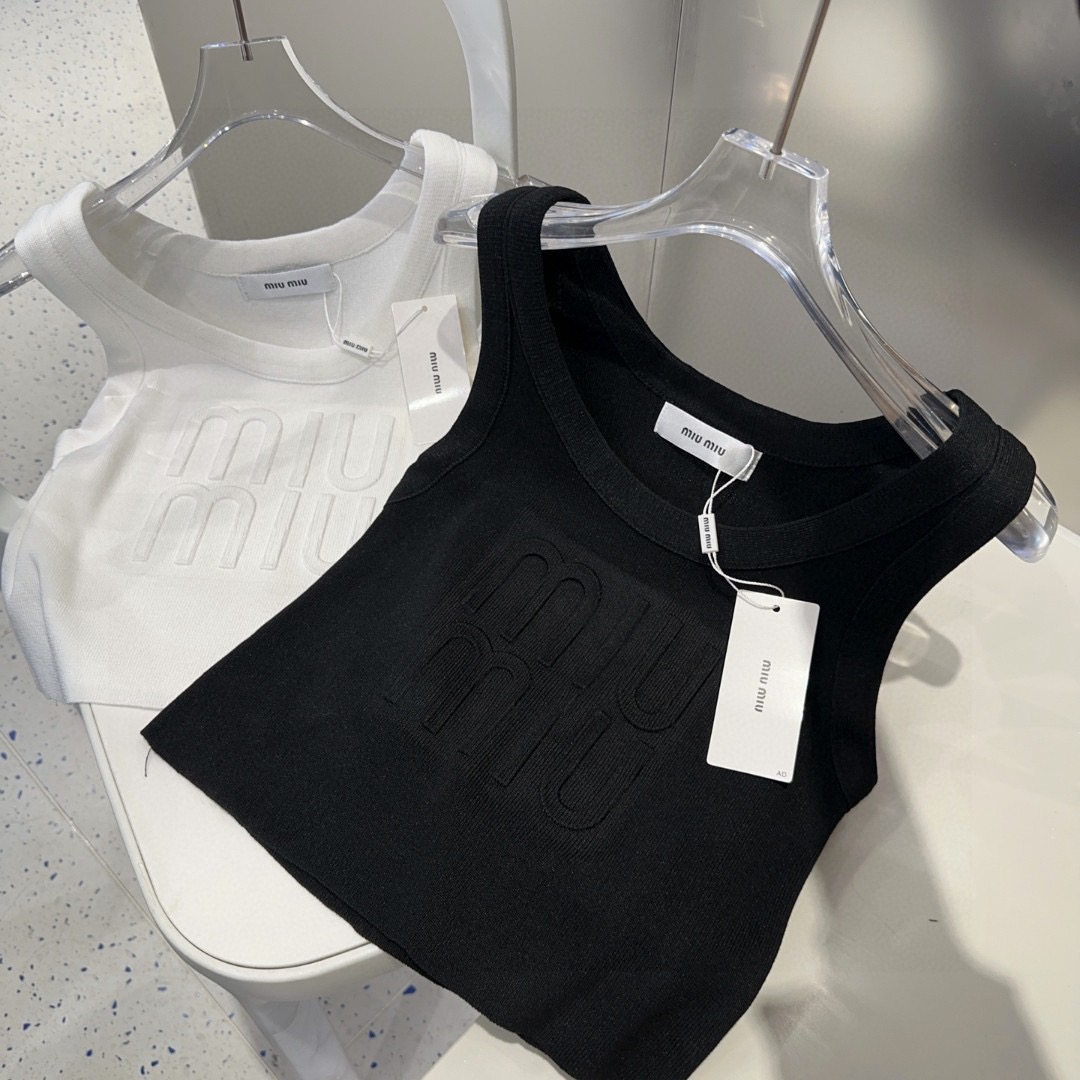 miumiu背心，搭外套单穿超🔥爆均码
