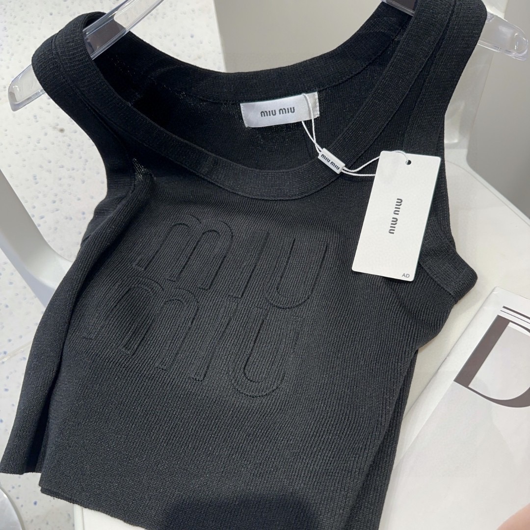 miumiu背心，搭外套单穿超🔥爆均码
