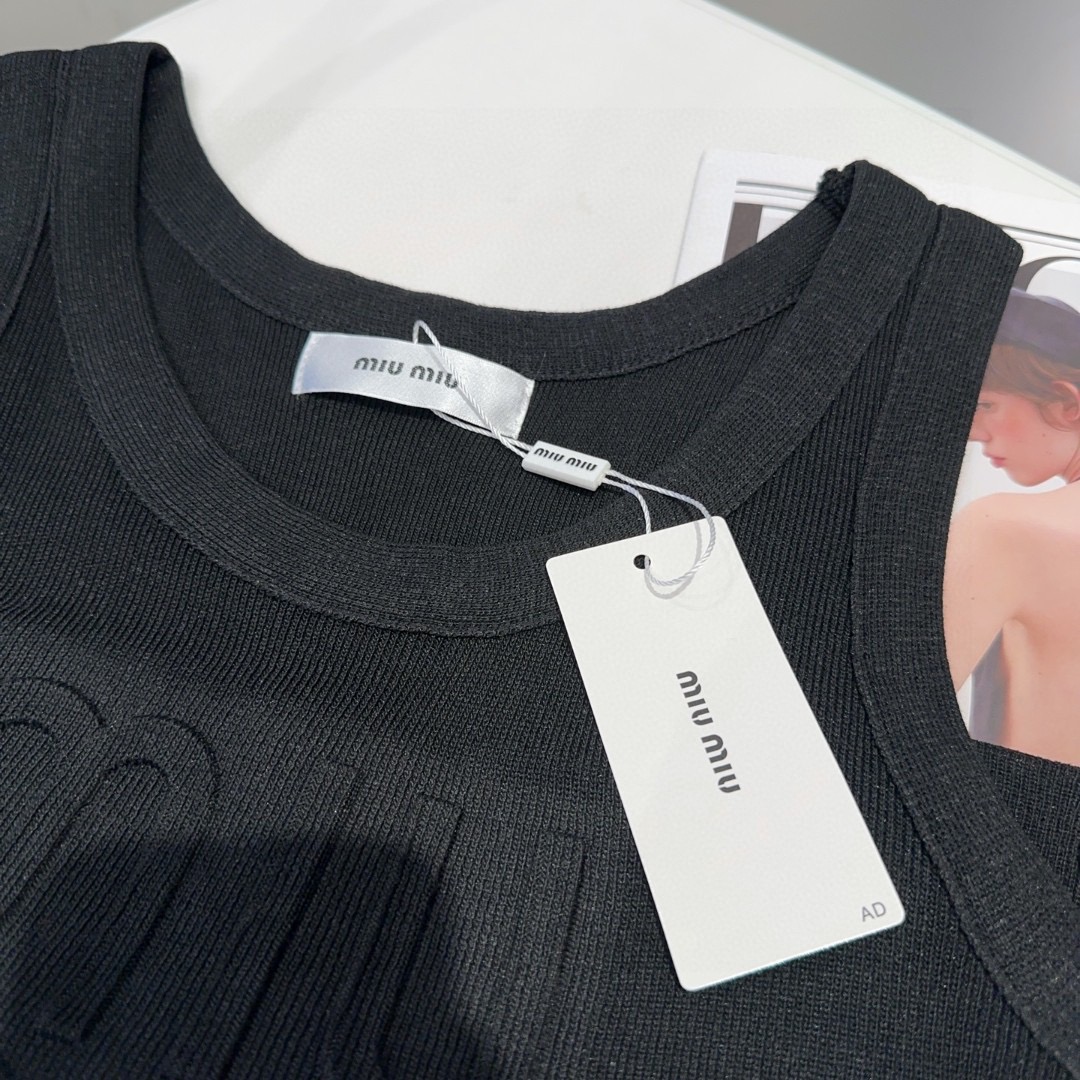 miumiu背心，搭外套单穿超🔥爆均码