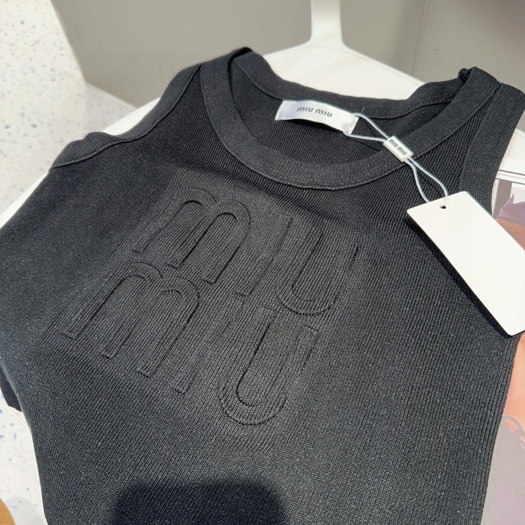 miumiu背心，搭外套单穿超🔥爆均码