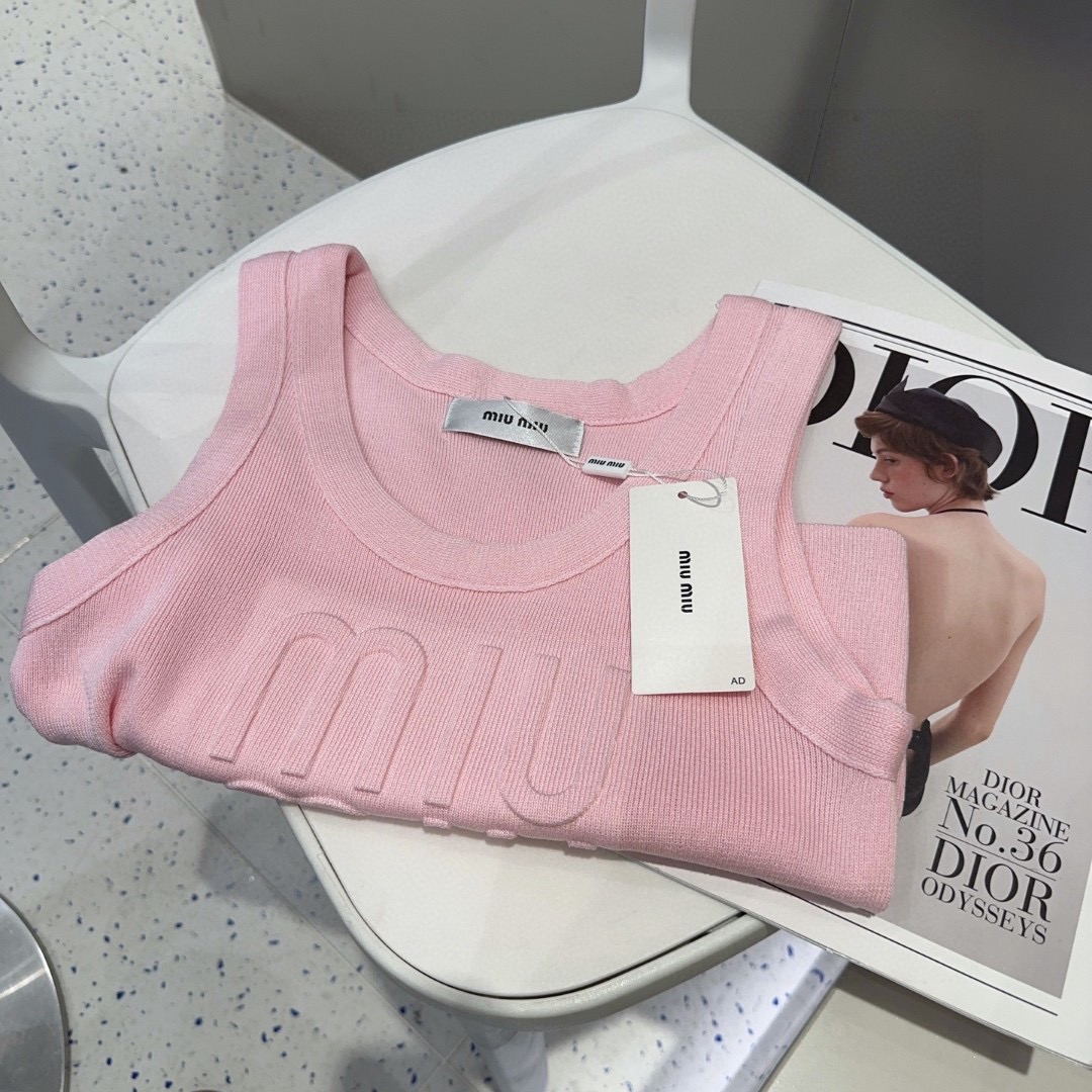 miumiu背心，搭外套单穿超🔥爆均码