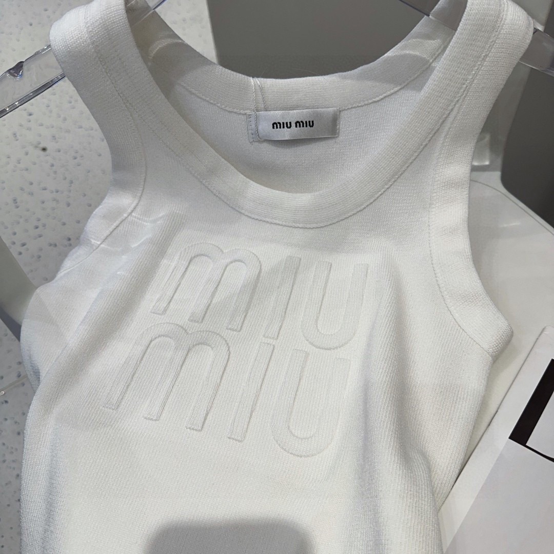 miumiu背心，搭外套单穿超🔥爆均码