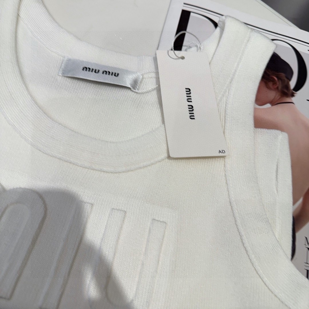 miumiu背心，搭外套单穿超🔥爆均码