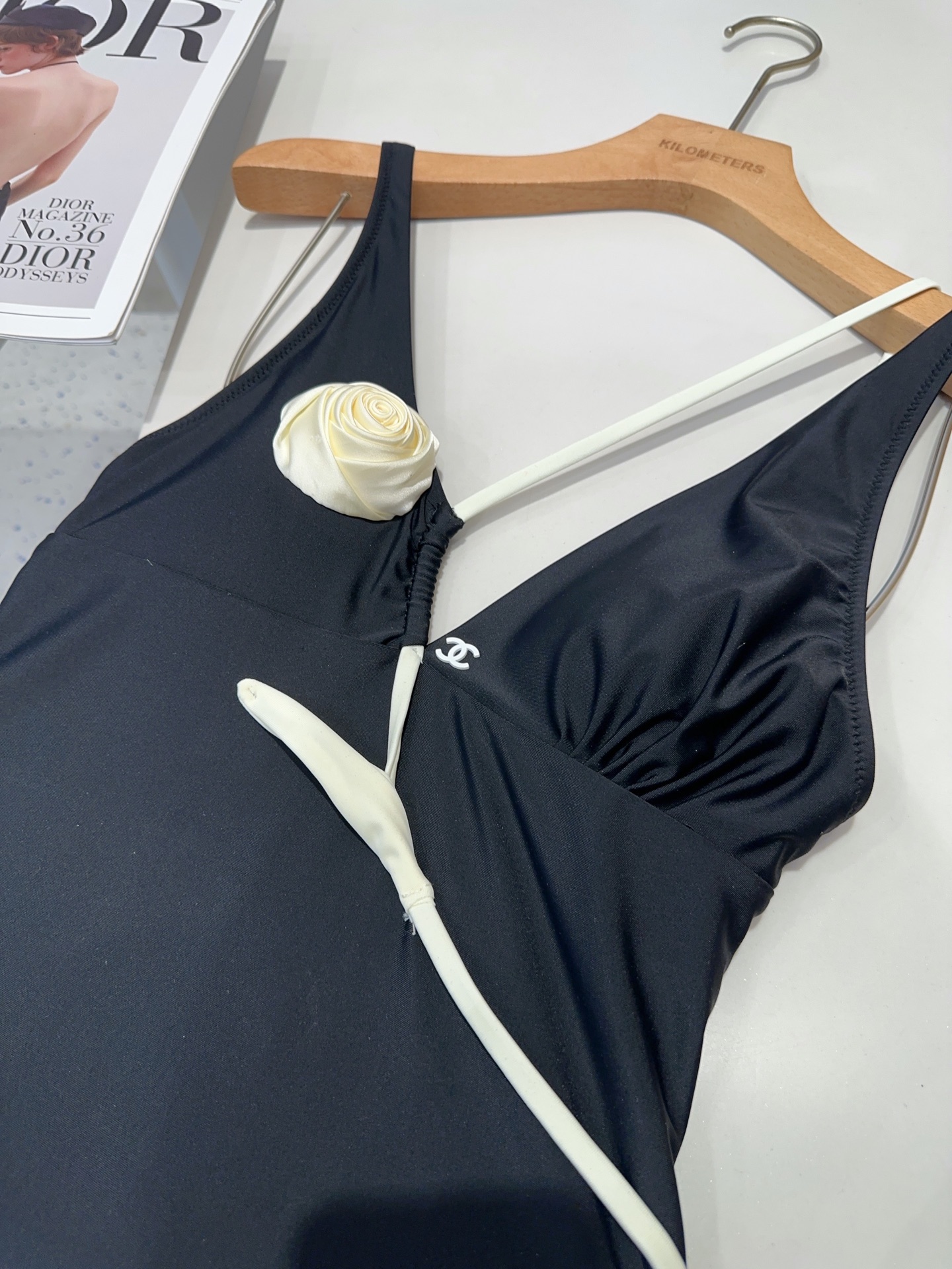 香奈儿泳衣，实物实在太美了！拍不出来它的美😍谁穿谁美！很值得入手✋ SML