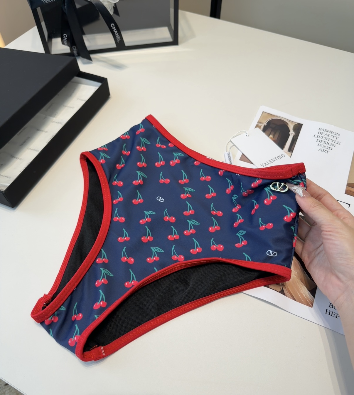 DG泳衣，实物实在太美了！拍不出来它的美😍谁穿谁美！很值得入手✋ SML