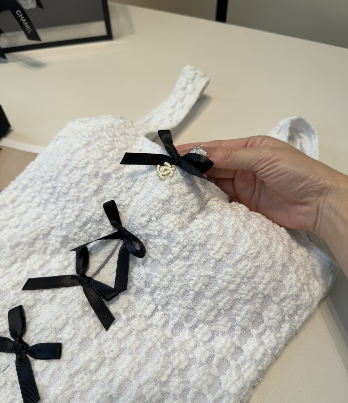 香奈儿泳衣，实物实在太美了！拍不出来它的美😍谁穿谁美！很值得入手✋ SML