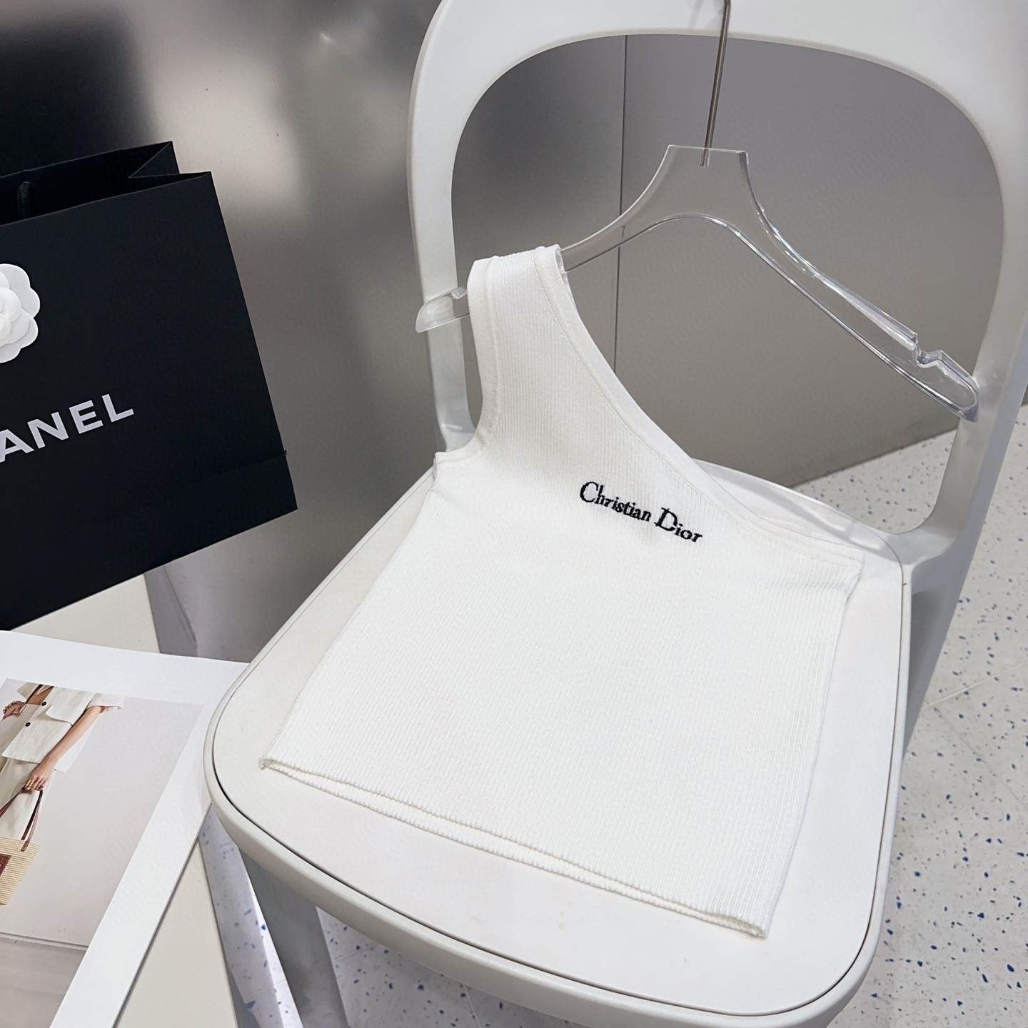 迪奥斜肩针织背心