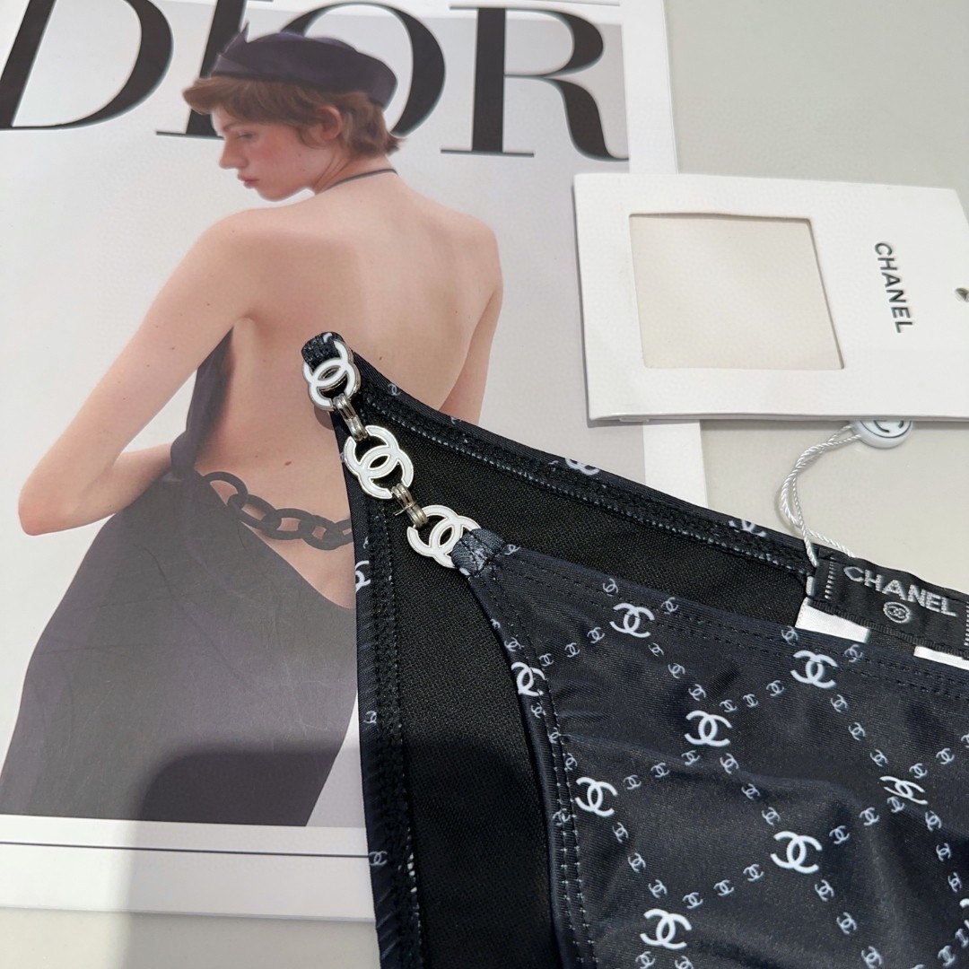 香奈儿泳衣，实物实在太美了！拍不出来它的美😍谁穿谁美！很值得入手✋ SML