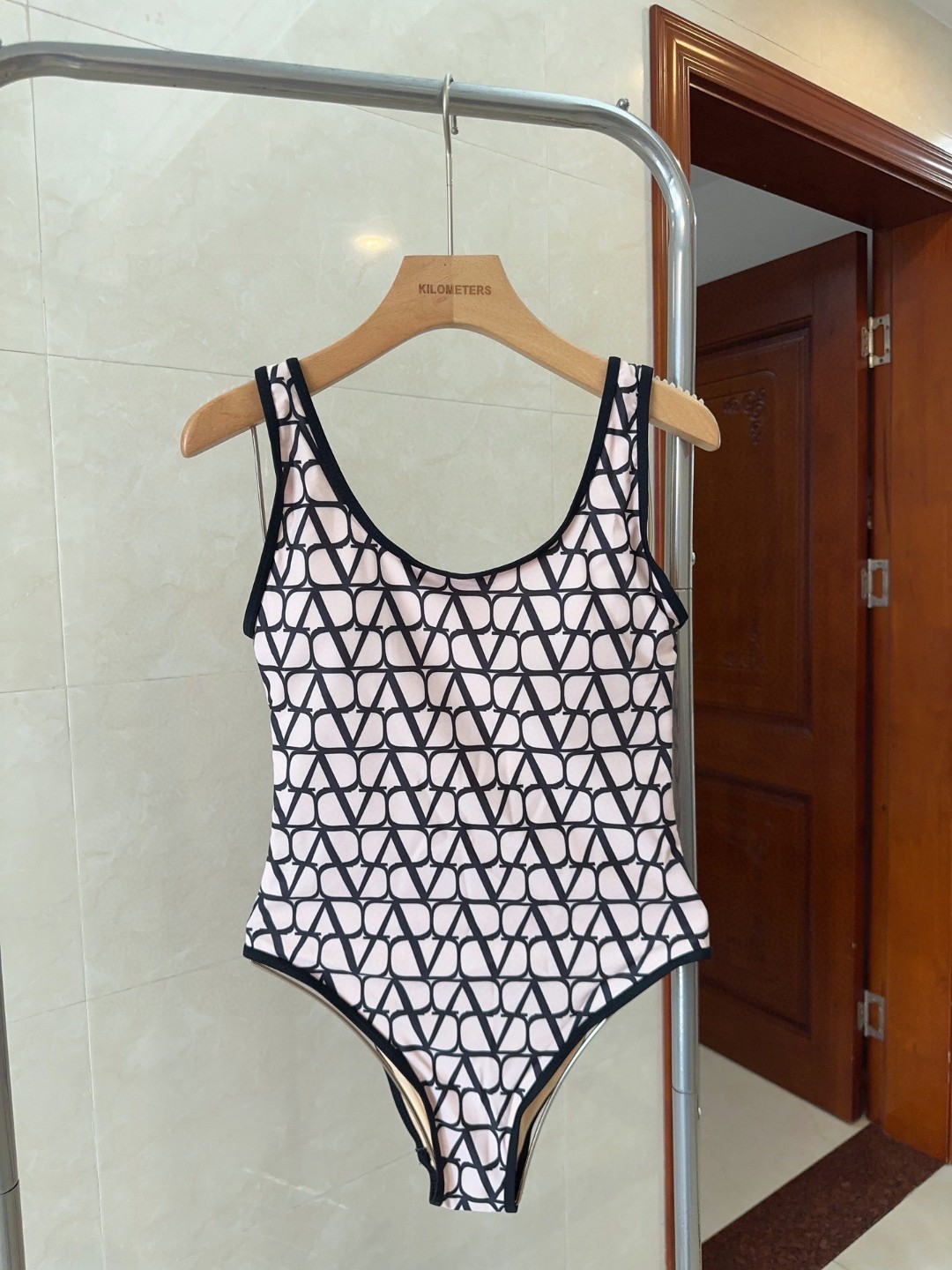 华伦天奴泳衣，时尚潮人必备！实物超级好看！海边度假拍照超级好！SML