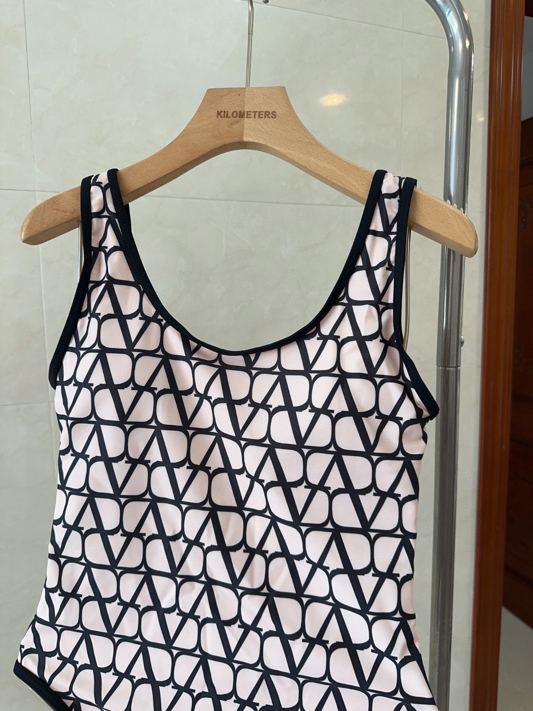 华伦天奴泳衣，时尚潮人必备！实物超级好看！海边度假拍照超级好！SML