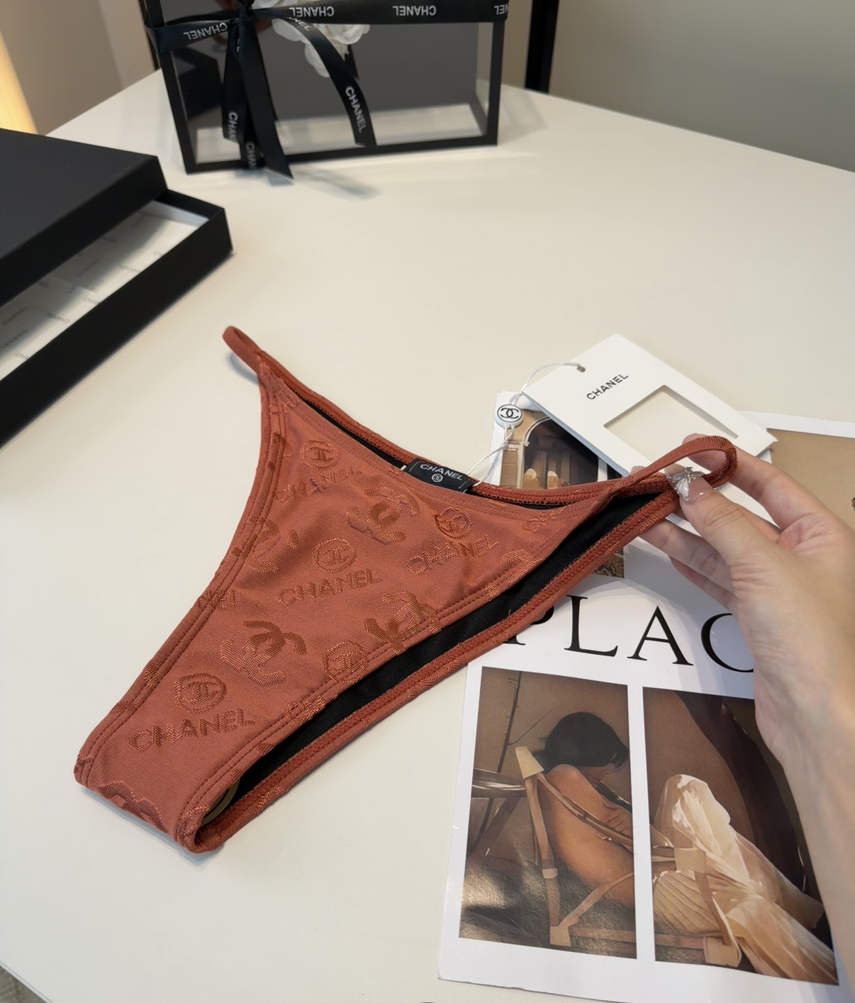 香奈儿泳衣，实物实在太美了！拍不出来它的美😍谁穿谁美！很值得入手✋ SML