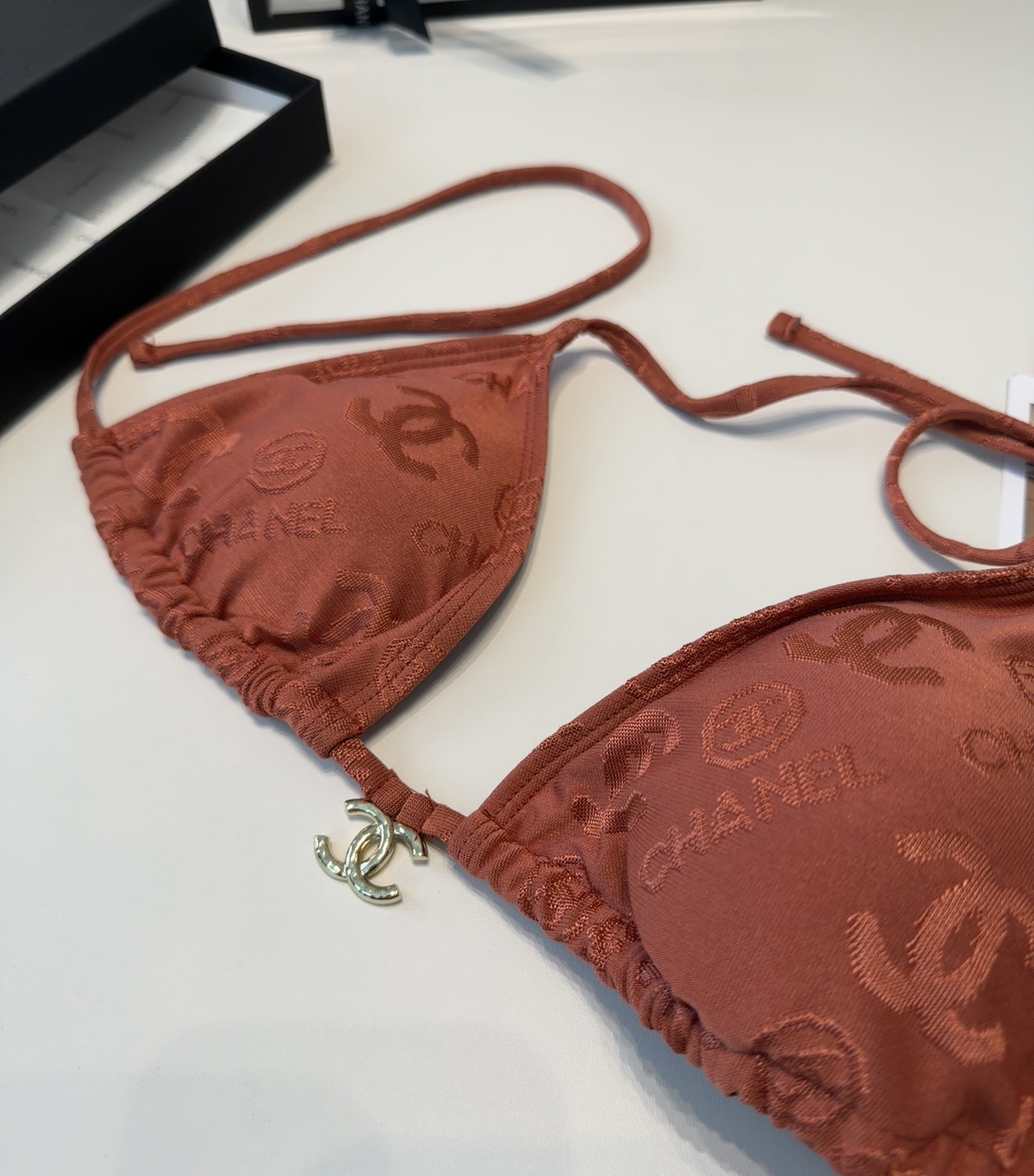 香奈儿泳衣，实物实在太美了！拍不出来它的美😍谁穿谁美！很值得入手✋ SML