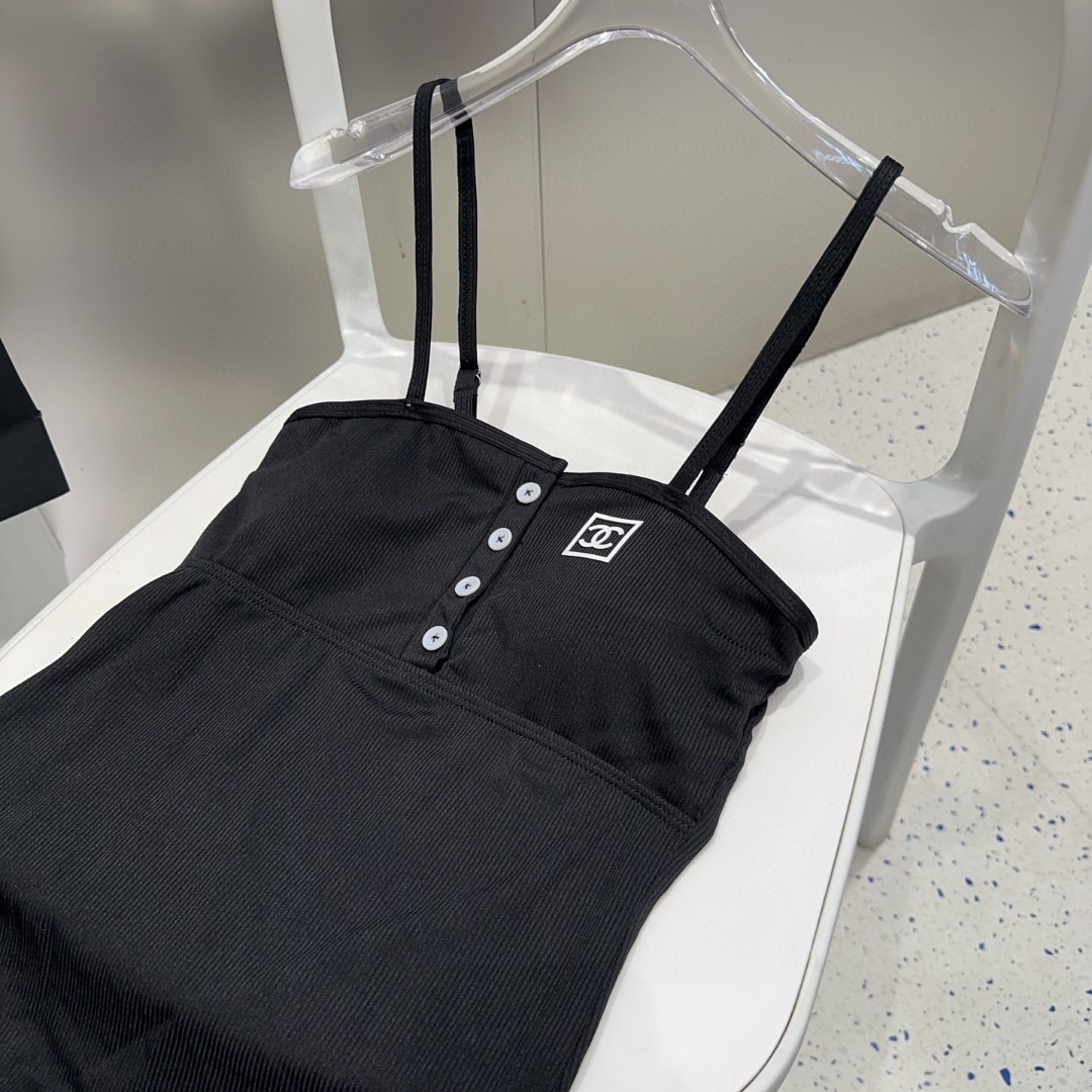 香奈儿泳衣，时尚潮人必备！实物超级好看！海边度假拍照超级好！SML