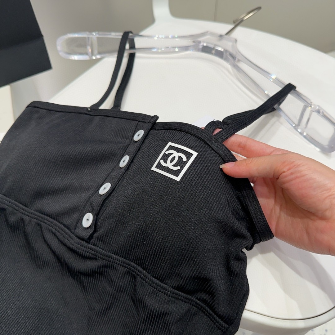 香奈儿泳衣，时尚潮人必备！实物超级好看！海边度假拍照超级好！SML