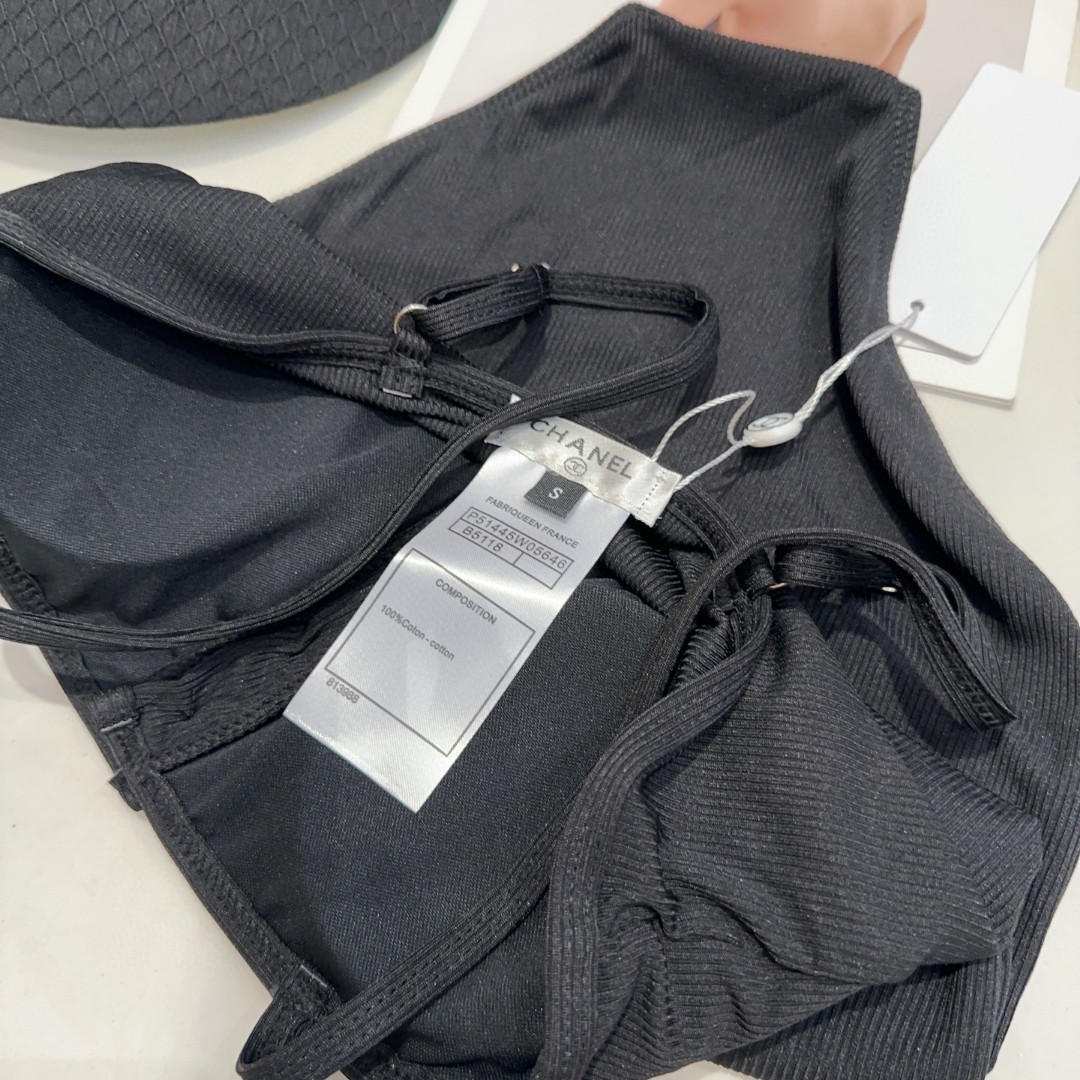 香奈儿泳衣，时尚潮人必备！实物超级好看！海边度假拍照超级好！SML