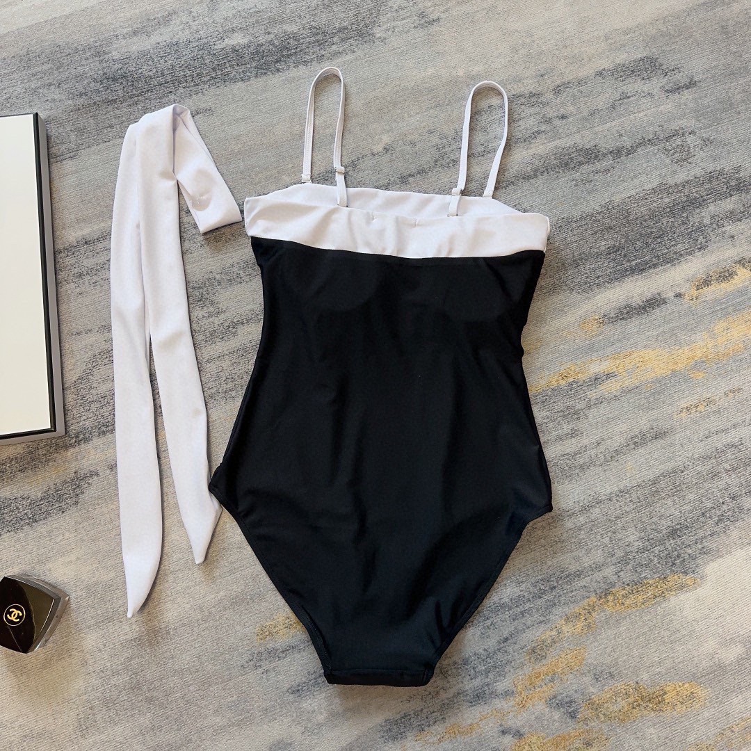 香奈儿泳衣，实物实在太美了！拍不出来它的美😍谁穿谁美！很值得入手✋ SML