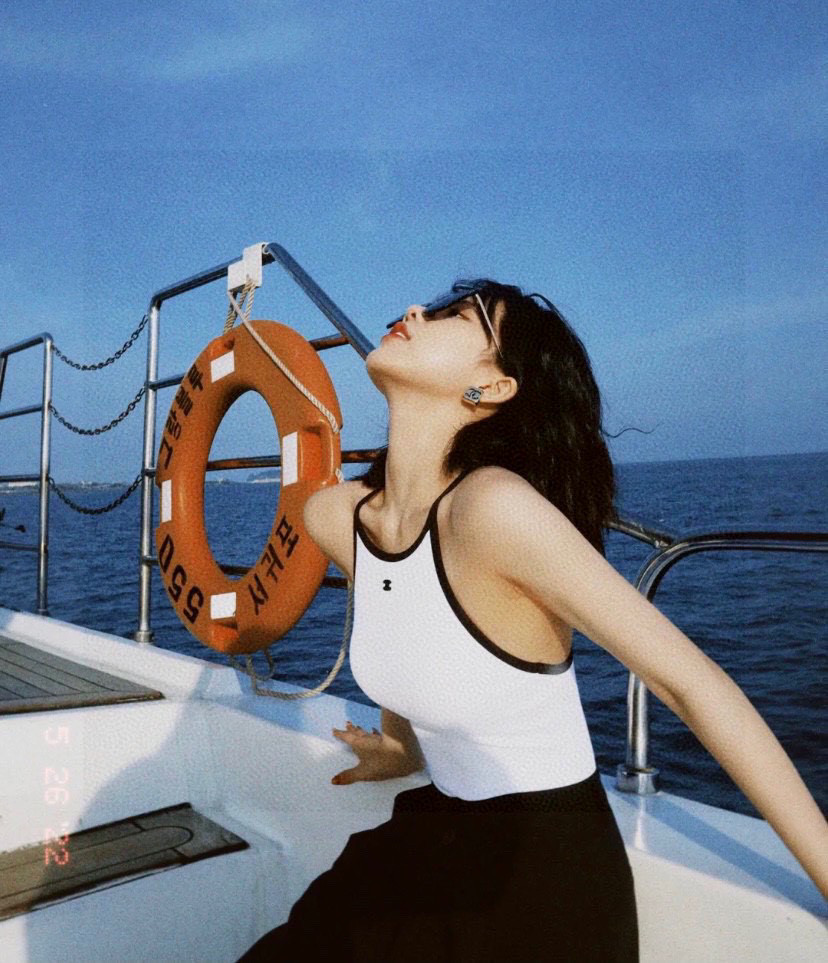 Chanel 黑白吊带连体衣太辣了！可以当打底外穿 超显身材单穿时髦高级 叠穿优雅复古SML