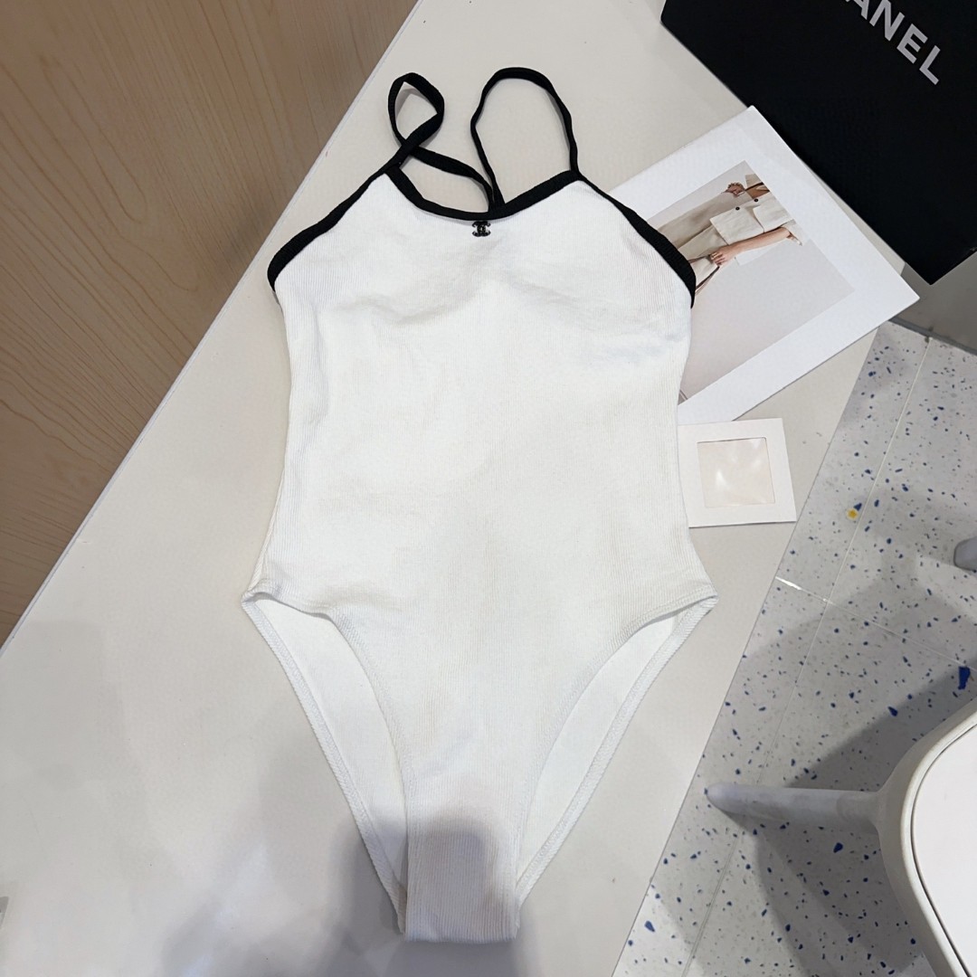 Chanel 黑白吊带连体衣太辣了！可以当打底外穿 超显身材单穿时髦高级 叠穿优雅复古SML