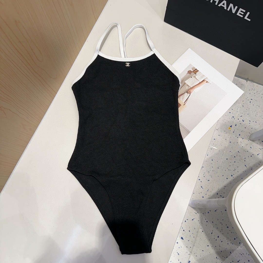 Chanel 黑白吊带连体衣太辣了！可以当打底外穿 超显身材单穿时髦高级 叠穿优雅复古SML