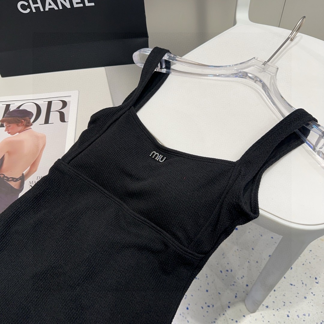 miumiu连体泳衣，上身显瘦而且好看！穿着很洋气😍SML