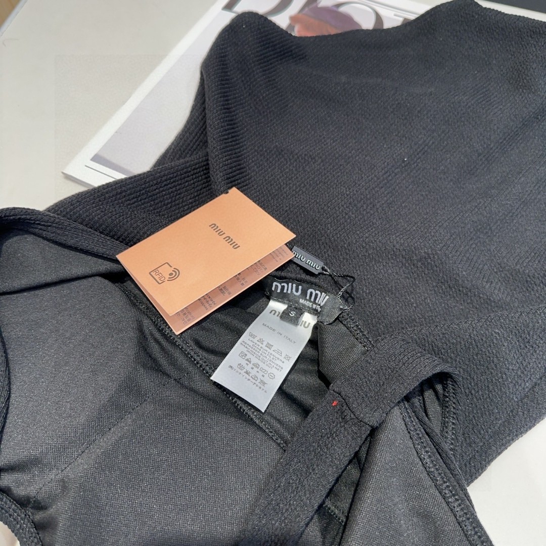 miumiu连体泳衣，上身显瘦而且好看！穿着很洋气😍SML