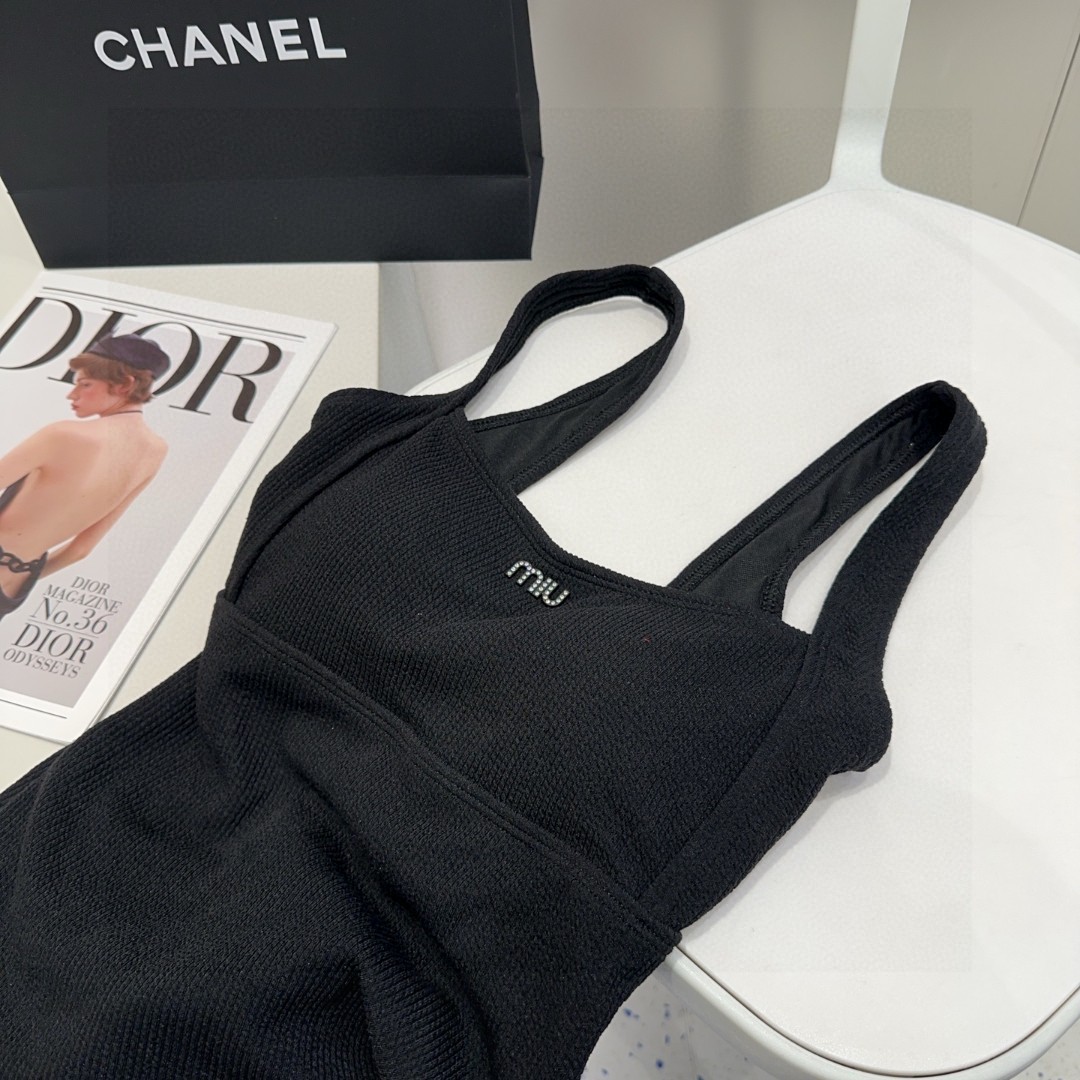 miumiu连体泳衣，上身显瘦而且好看！穿着很洋气😍SML