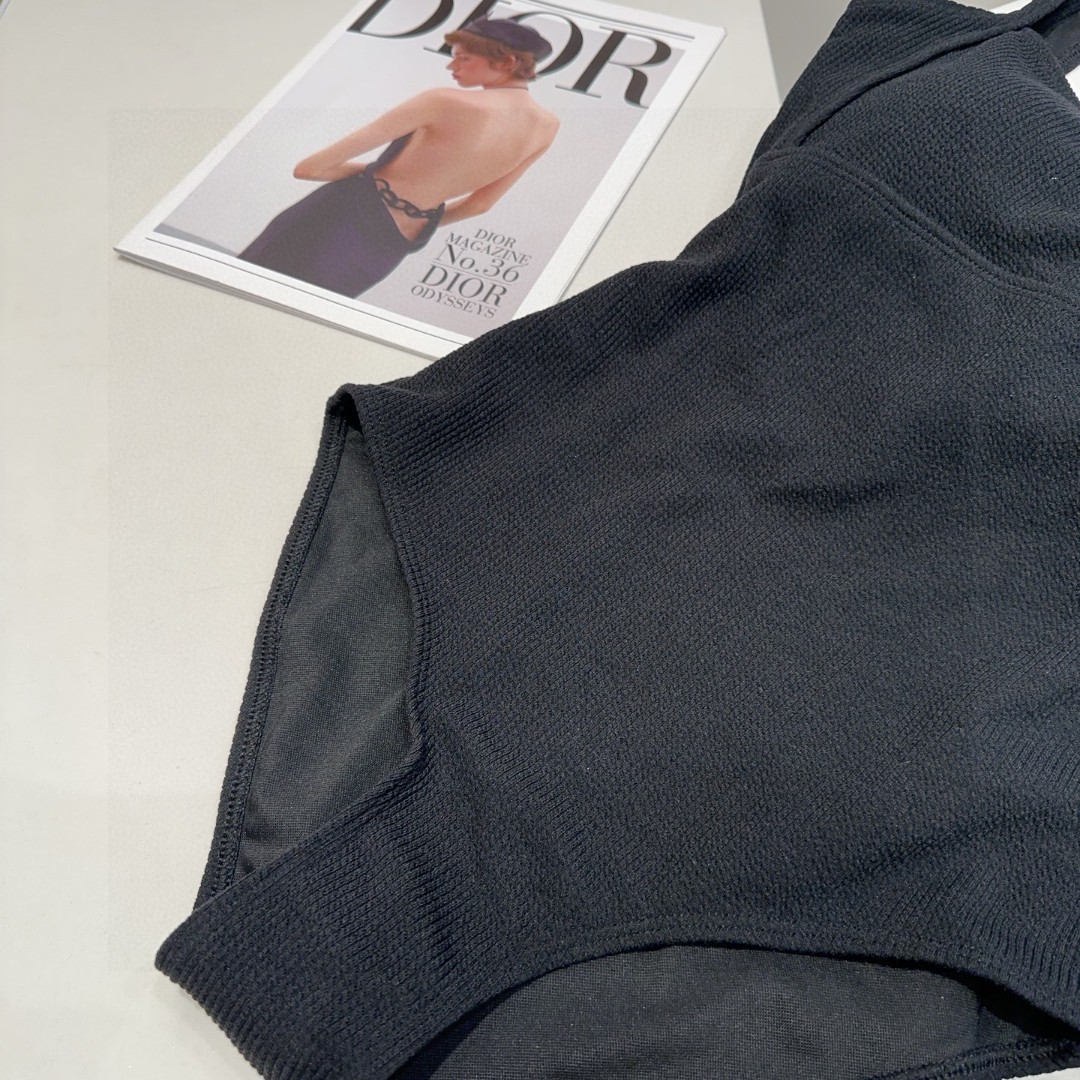 miumiu连体泳衣，上身显瘦而且好看！穿着很洋气😍SML