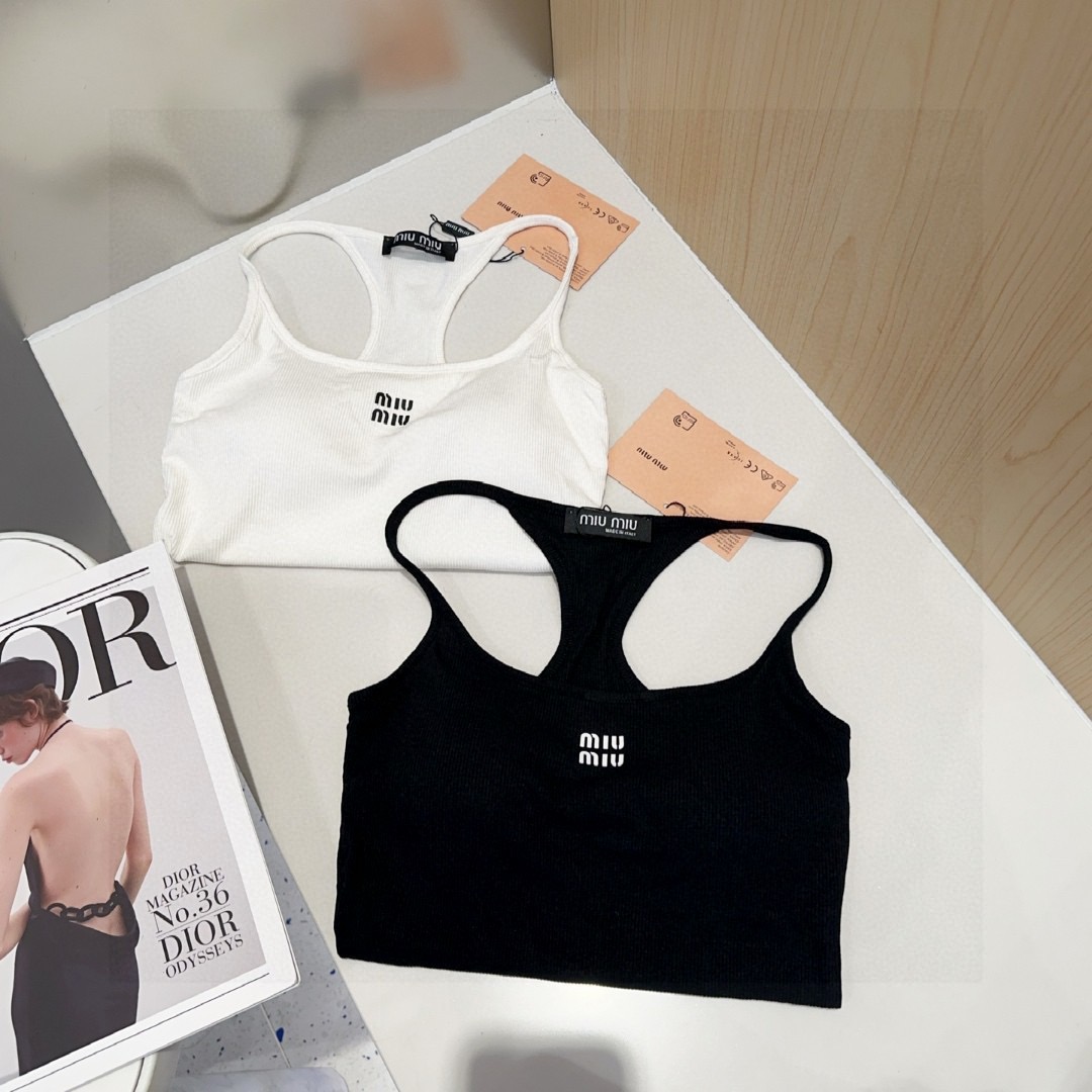 miumiu背心，搭外套单穿超🔥爆均码