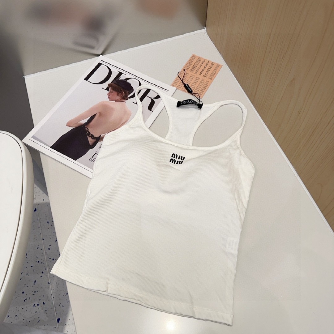 miumiu背心，搭外套单穿超🔥爆均码