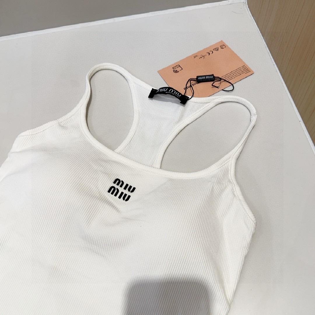 miumiu背心，搭外套单穿超🔥爆均码