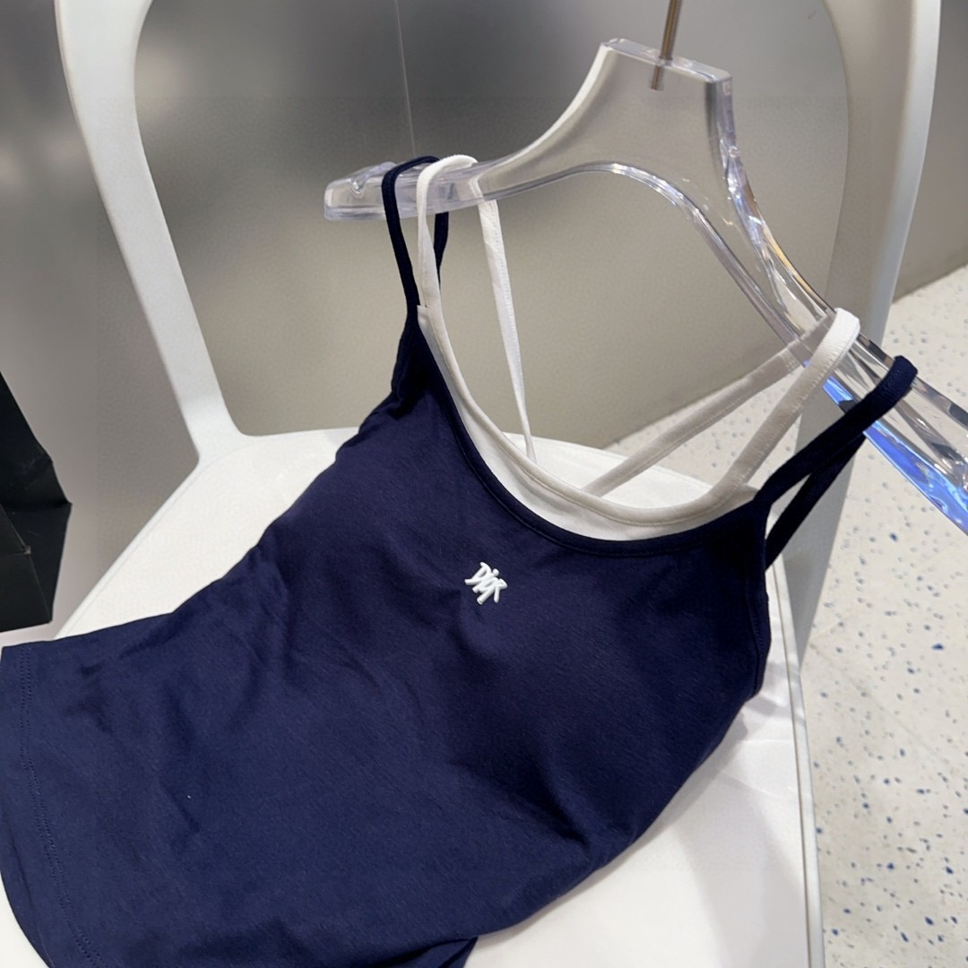 迪奥小背心，自带杯垫，搭外套单穿超🔥爆均码