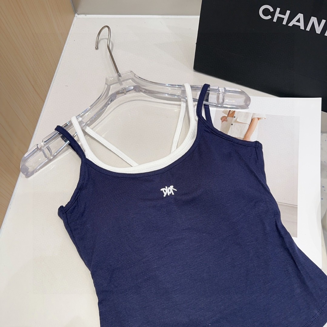 迪奥小背心，自带杯垫，搭外套单穿超🔥爆均码