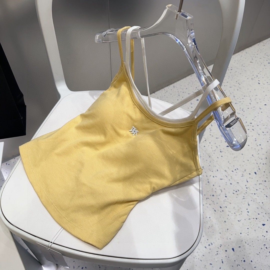 迪奥小背心，自带杯垫，搭外套单穿超🔥爆均码