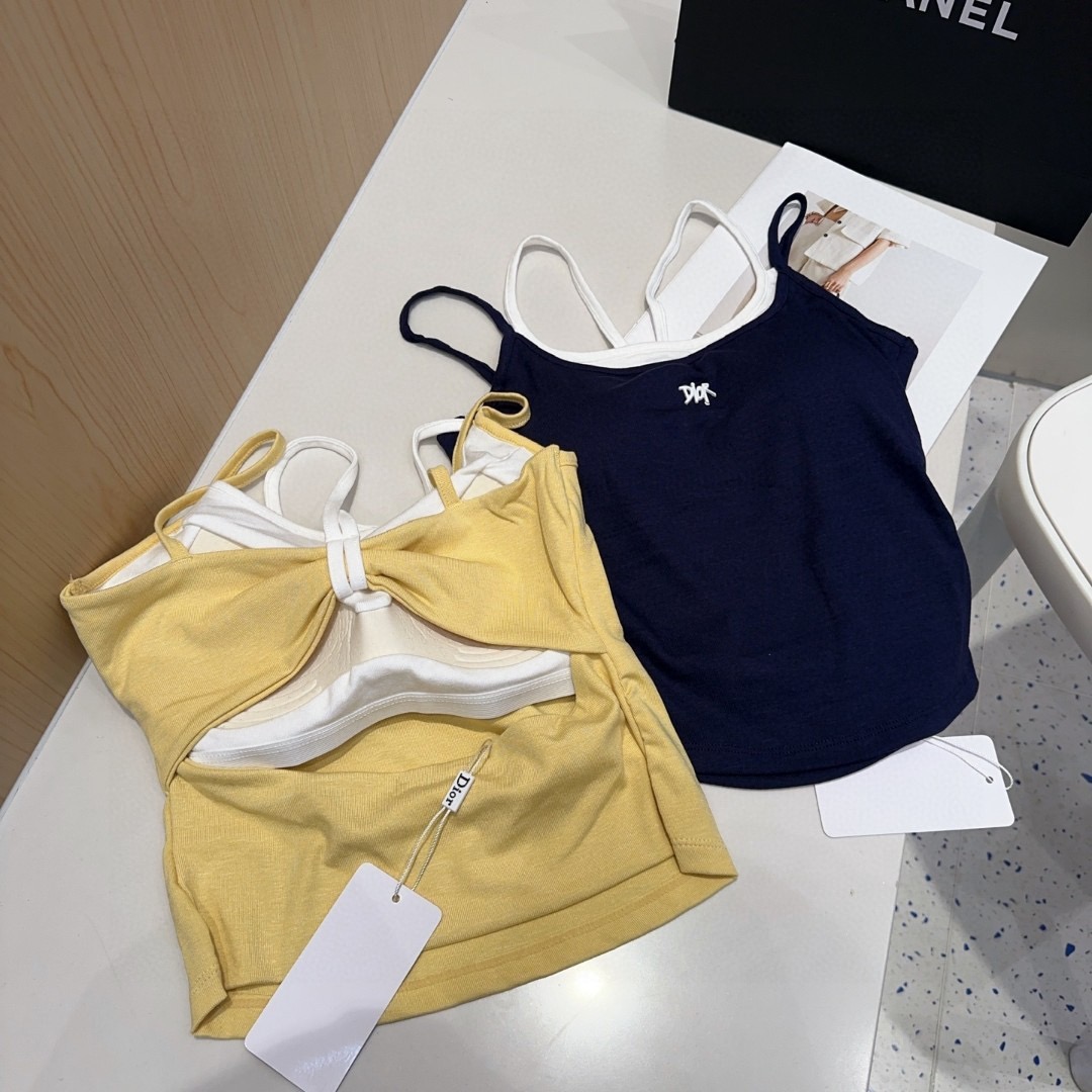 迪奥小背心，自带杯垫，搭外套单穿超🔥爆均码