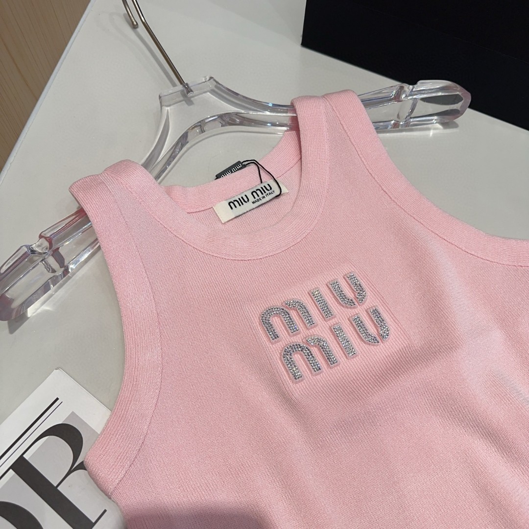 miumiu背心，搭外套单穿超🔥爆均码