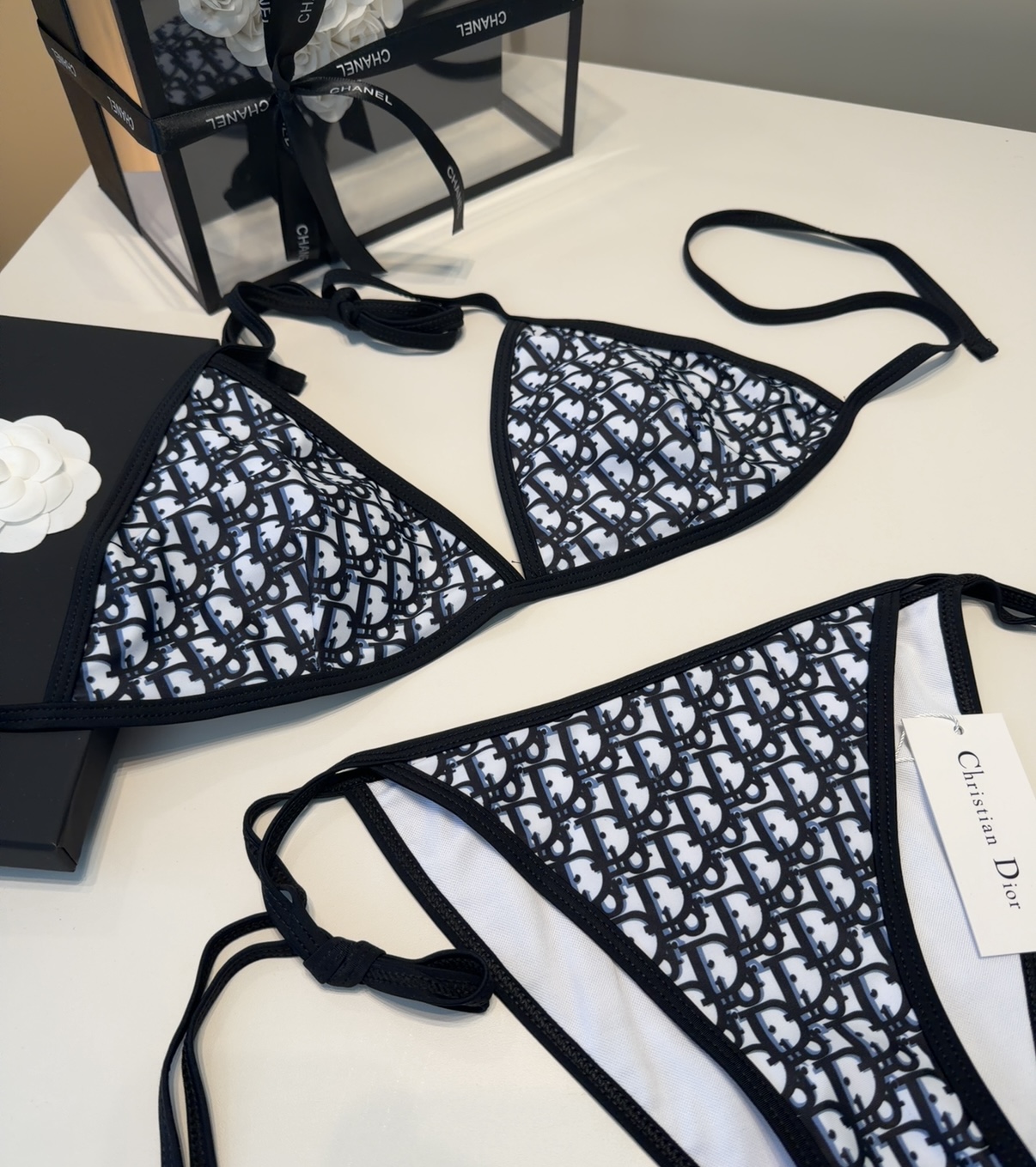 迪奥泳衣，时尚潮人必备！实物超级好看！海边度假拍照超级好！SML