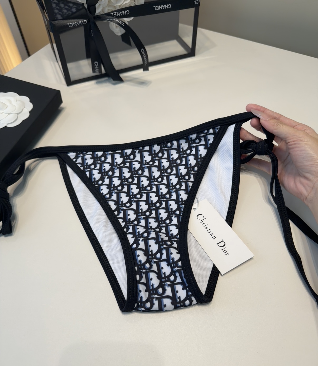 迪奥泳衣，时尚潮人必备！实物超级好看！海边度假拍照超级好！SML