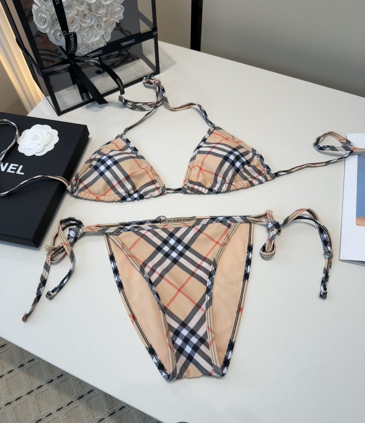 巴宝莉泳衣，时尚潮人必备！实物超级好看！海边度假拍照超级好！SML