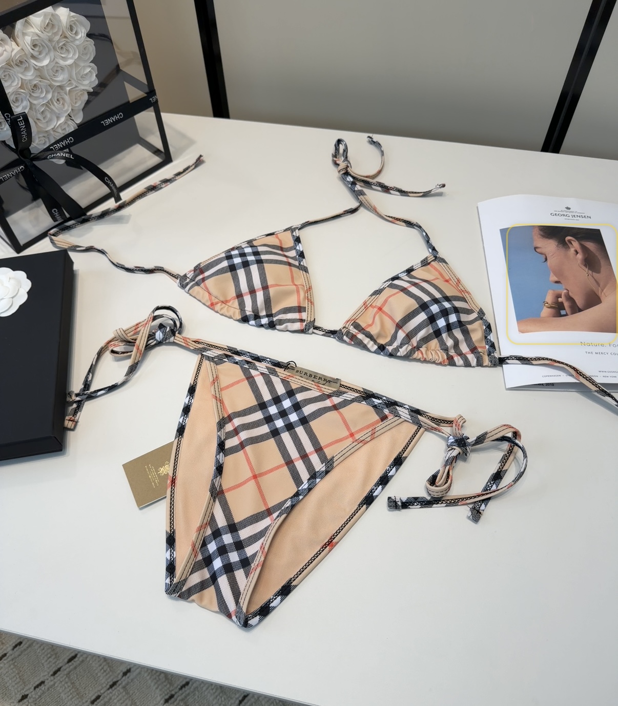 巴宝莉泳衣，时尚潮人必备！实物超级好看！海边度假拍照超级好！SML