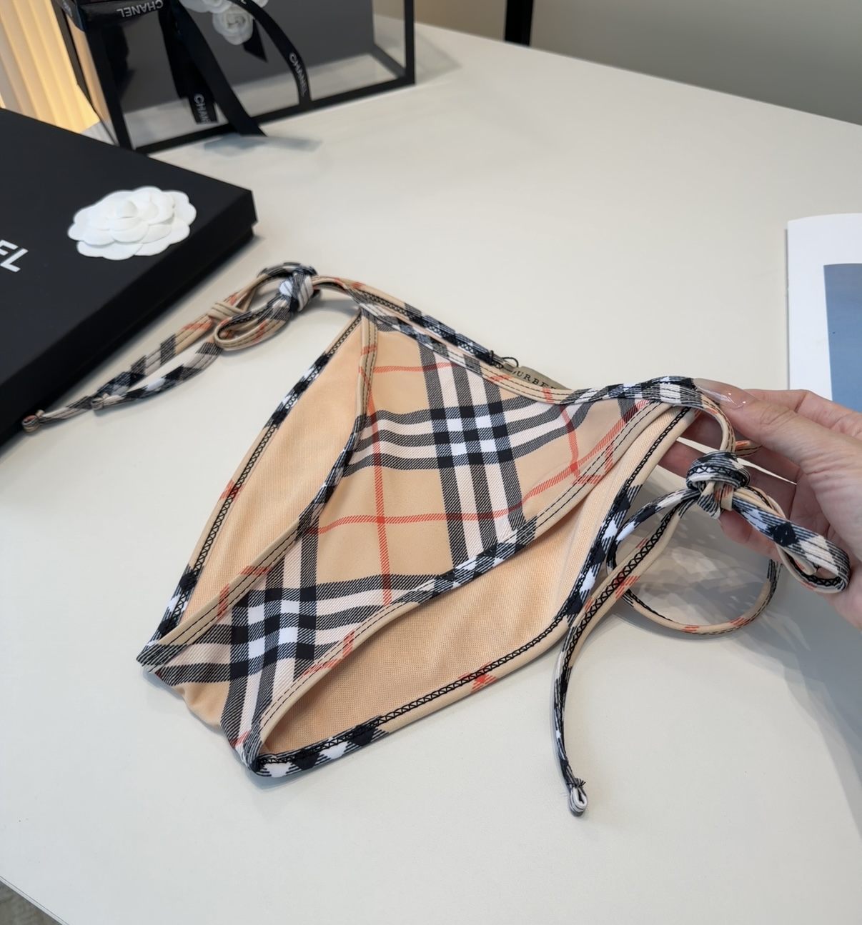 巴宝莉泳衣，时尚潮人必备！实物超级好看！海边度假拍照超级好！SML