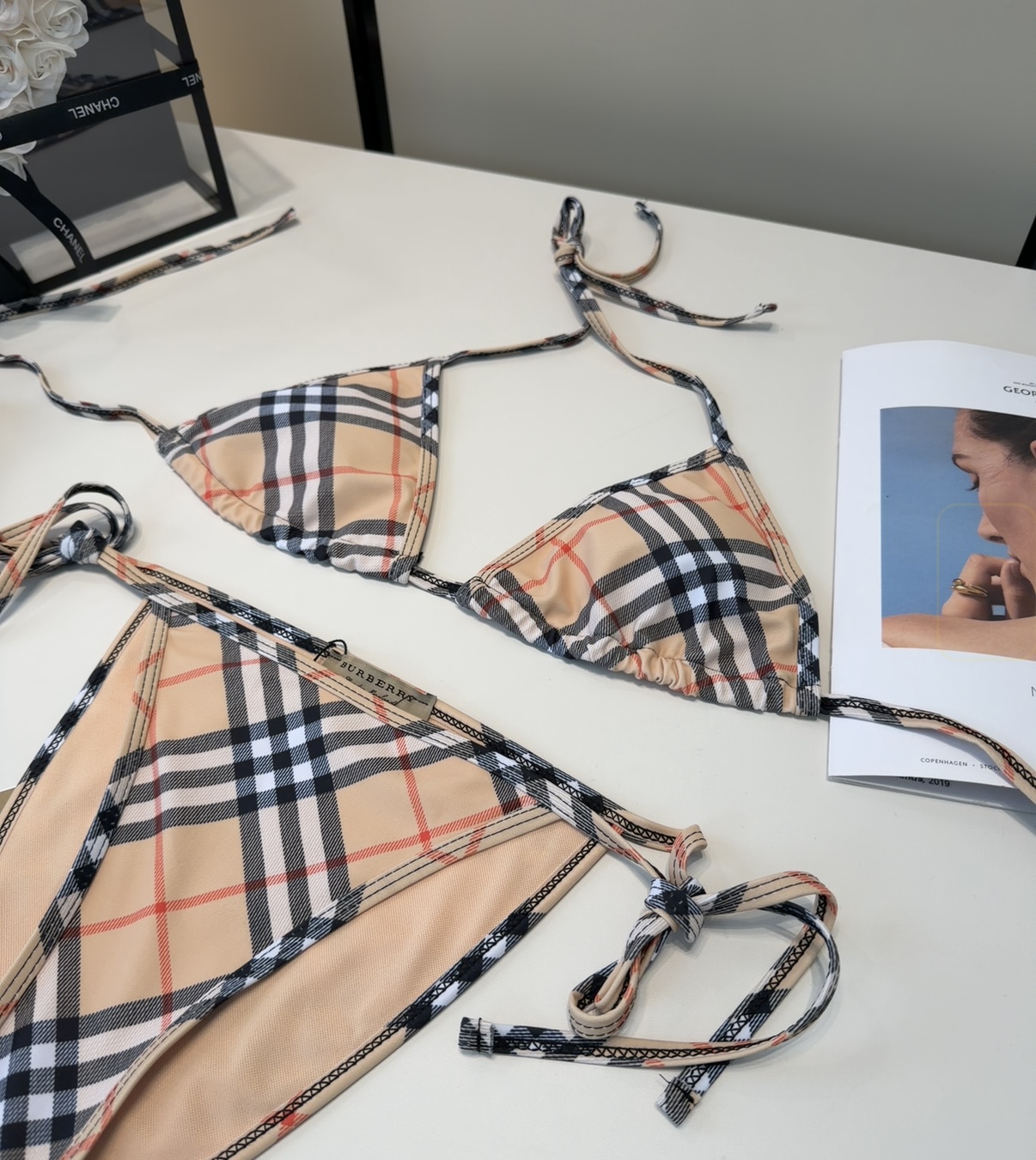 巴宝莉泳衣，时尚潮人必备！实物超级好看！海边度假拍照超级好！SML