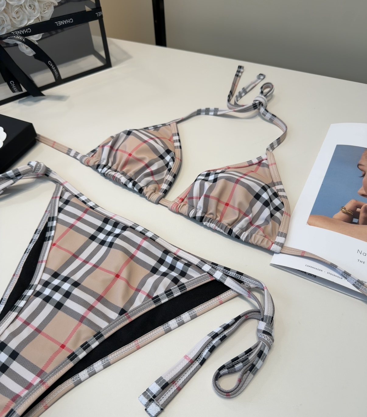 巴宝莉泳衣，时尚潮人必备！实物超级好看！海边度假拍照超级好！SML